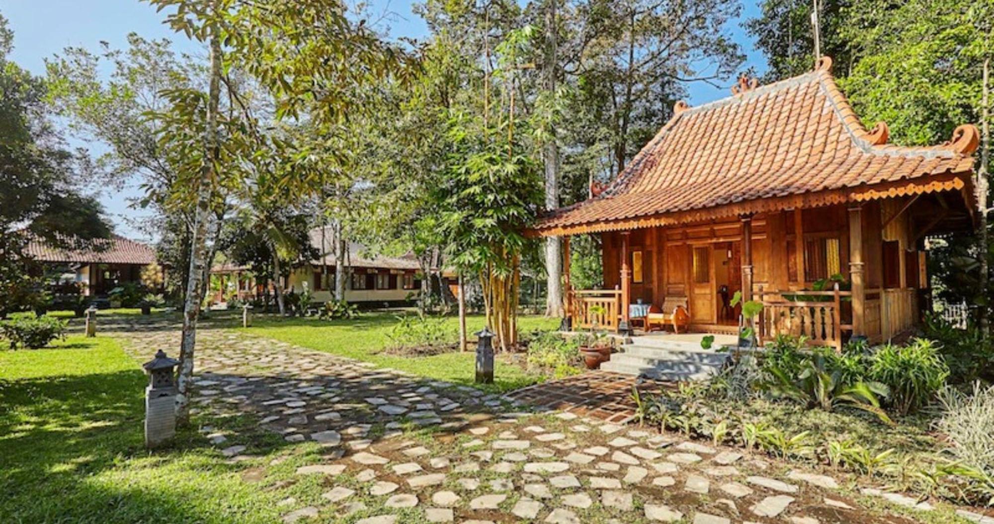 Hotel Ndalem Nitihardjan Magelang Exterior foto