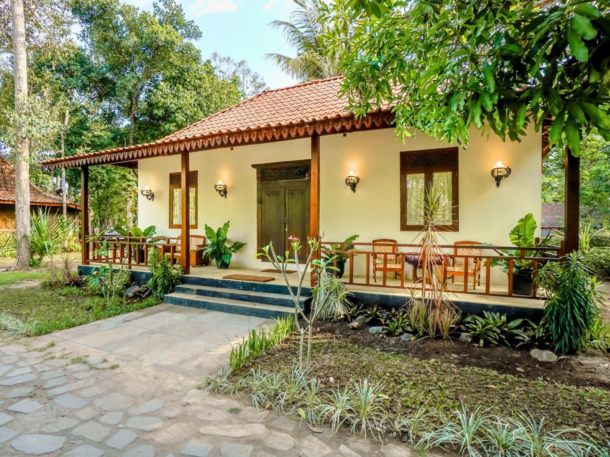 Hotel Ndalem Nitihardjan Magelang Exterior foto