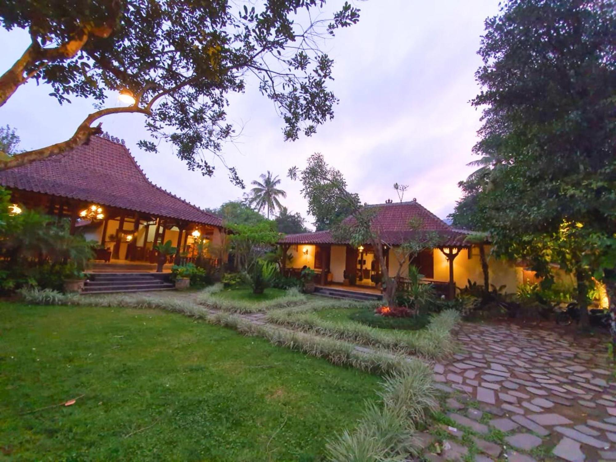 Hotel Ndalem Nitihardjan Magelang Exterior foto